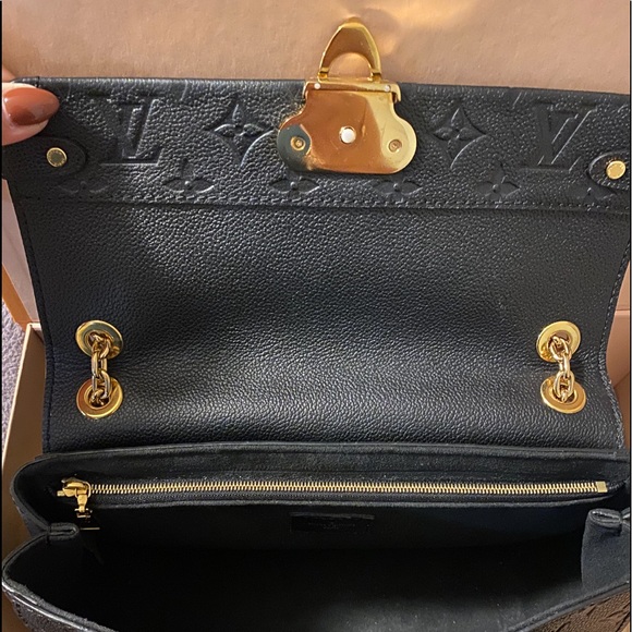 Louis Vuitton - Picture 5 of 8